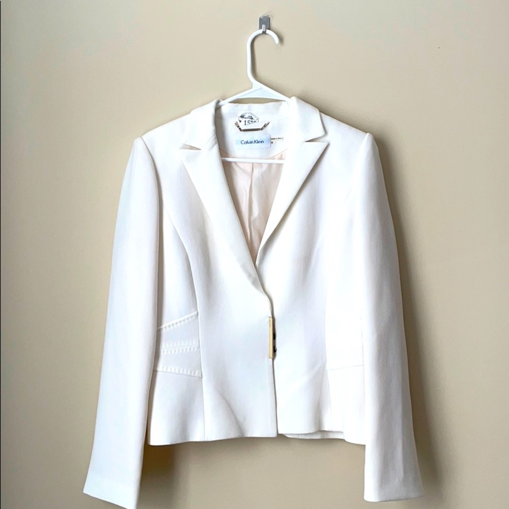 Calvin Klein two piece suit. Off white. Sz 8